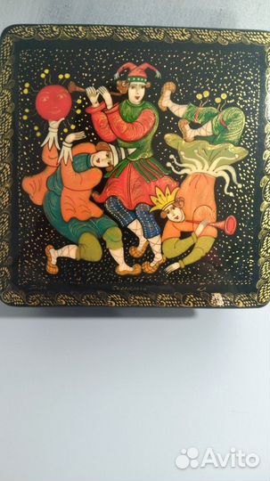 Лаковая шкатулка-миниатюра