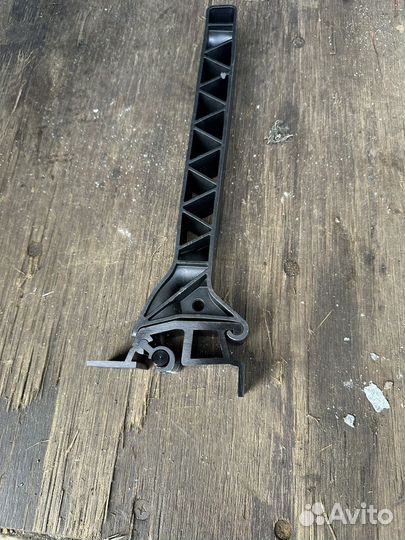 Кронштейн спойлера кабины Scania 6 2948899