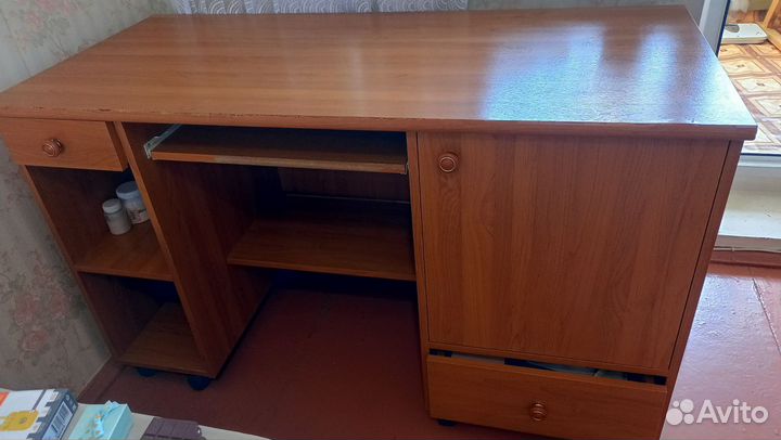 Стол письменный