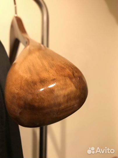 Деревянная вешалка для одежды