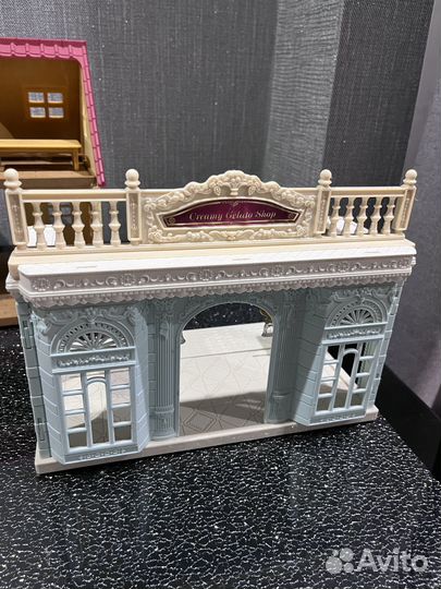 Магазин и семья Sylvanian Families