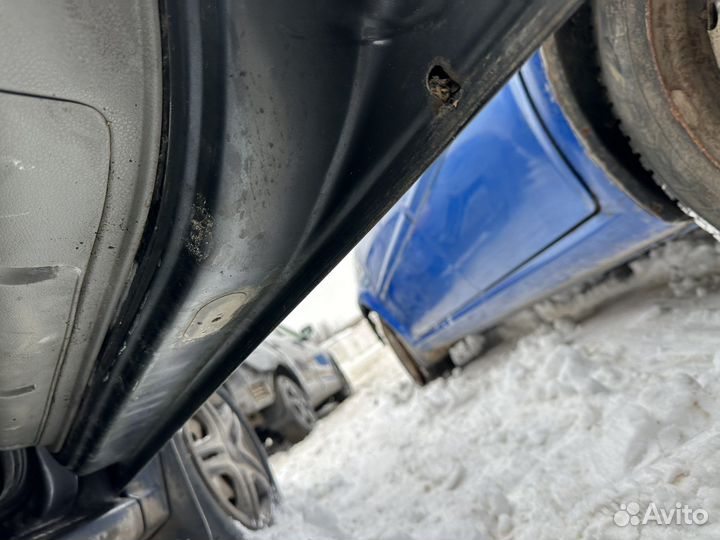 Правые двери на Renault Logan 1