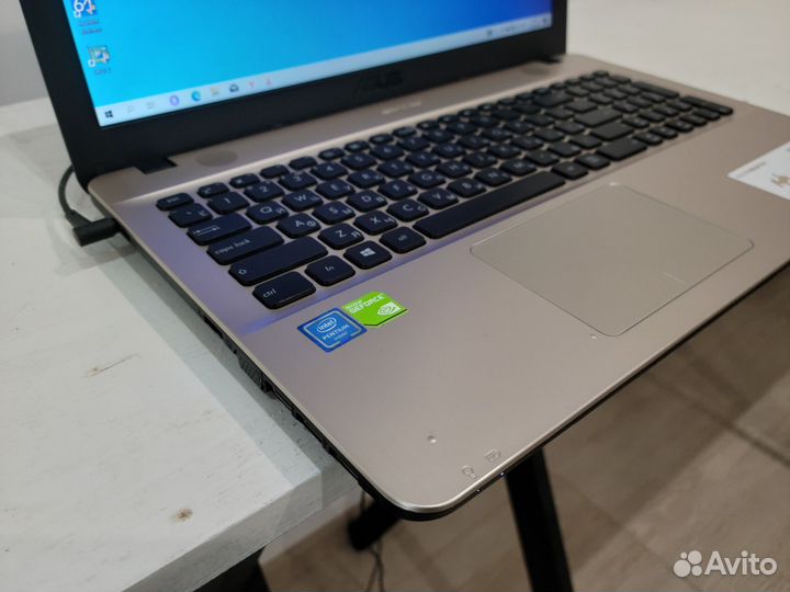 Шустрый ноутбук Asus Full HD 4ядра/GT810M 2GB