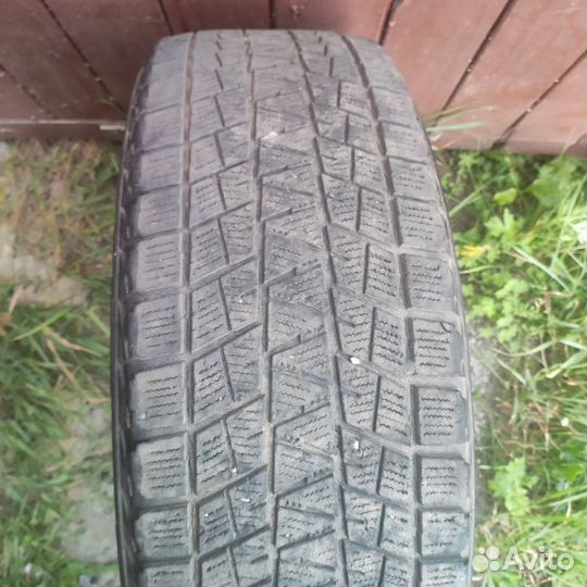 Bridgestone Blizzak DM-V1 225/65 R17