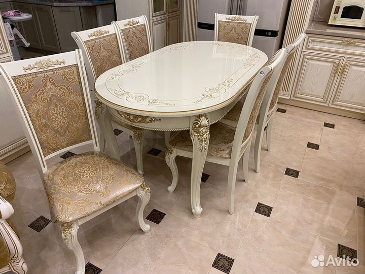 Кухонный стол и стулья