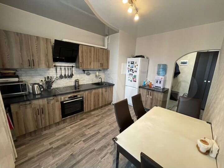 2-к. квартира, 56 м², 5/18 эт.