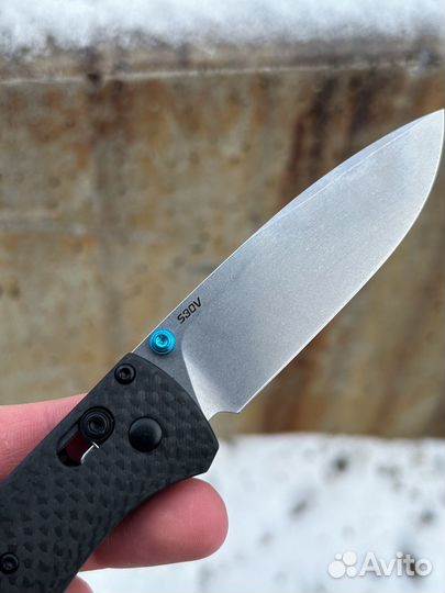 Нож Benchmade Bugout карбон (латунные шайбы)