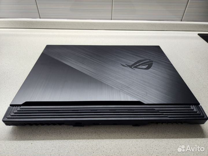 Asus ROG Strix G512LW-HN084