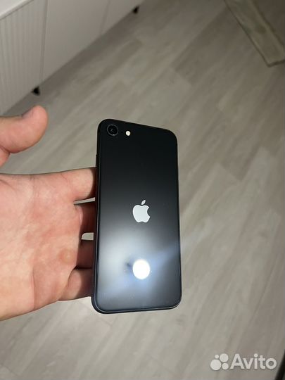 iPhone SE, 128 ГБ