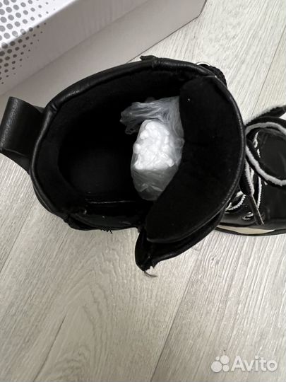 Продам осенние ботинки для девочки размер 32