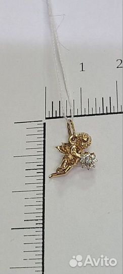 Золотая подвеска с камнем