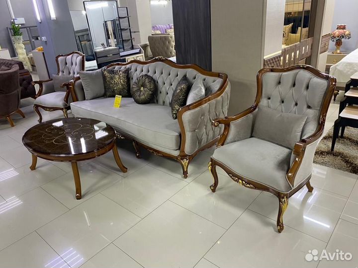 Диван кресла и стол
