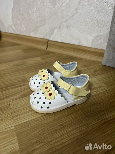 Новые сандалии
