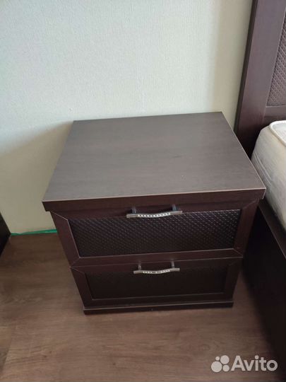 Тумба прикроватная