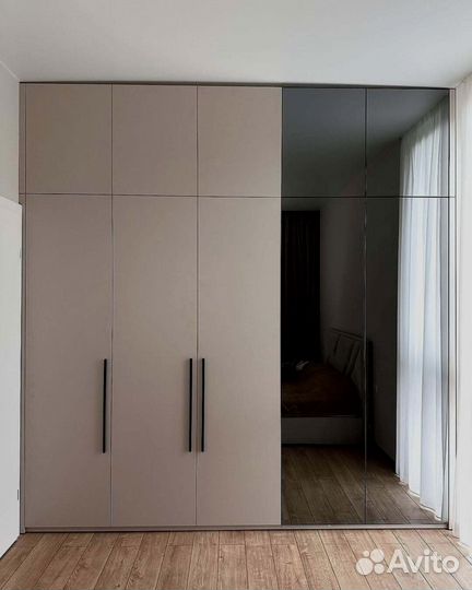 Шкаф в комнату