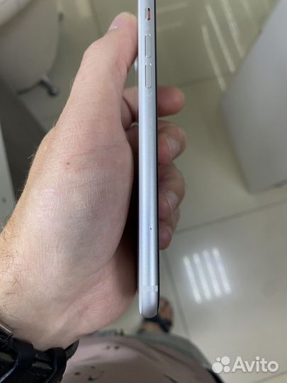 iPhone SE (2020), 64 ГБ