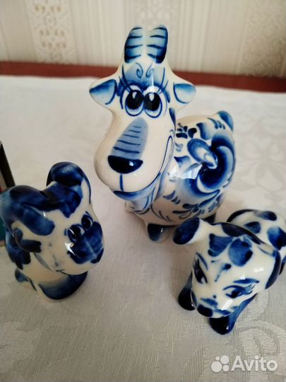 Фигурки из фарфора Гжель, 3шт.(2 козла и собака)