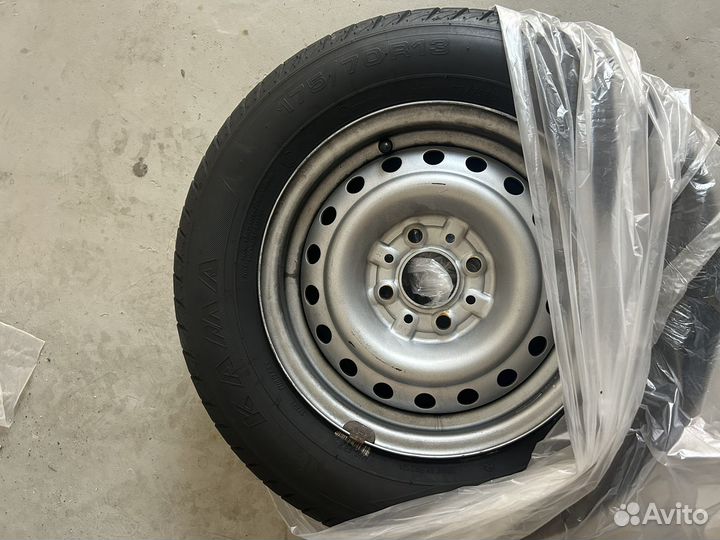 R13 КАМА Breeze 175/70, PCD 4x98 DIA 58.5