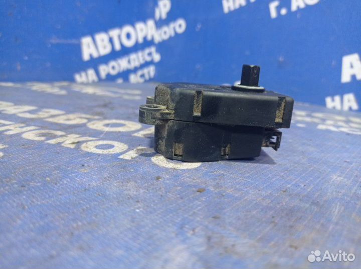 Моторчик заслонок отопителя Mercedes-Benz W220