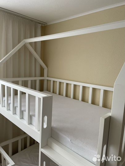 Кровать двухъярусная из массива дуба