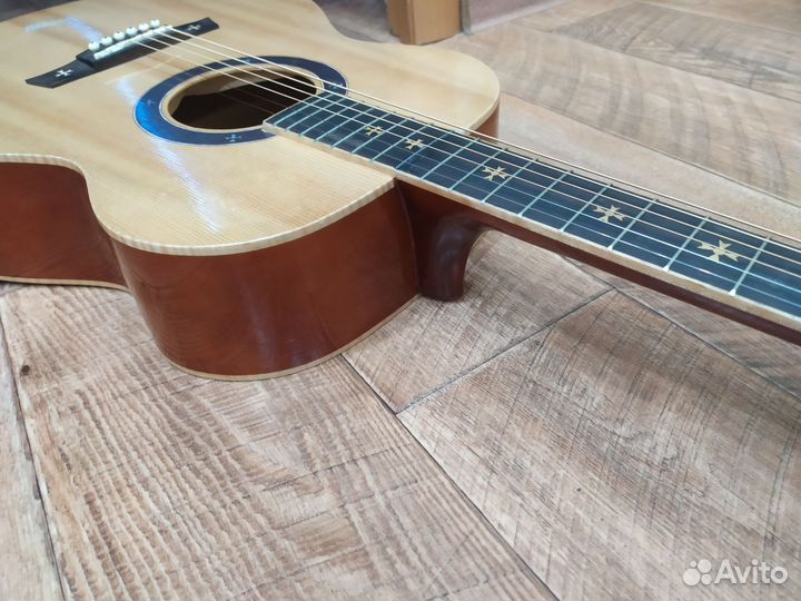 Гитара шестиструнноя