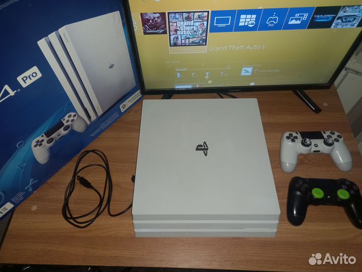 Sony PS4 PRO 1Tb 7108B 7208B 2 геймпада + игры