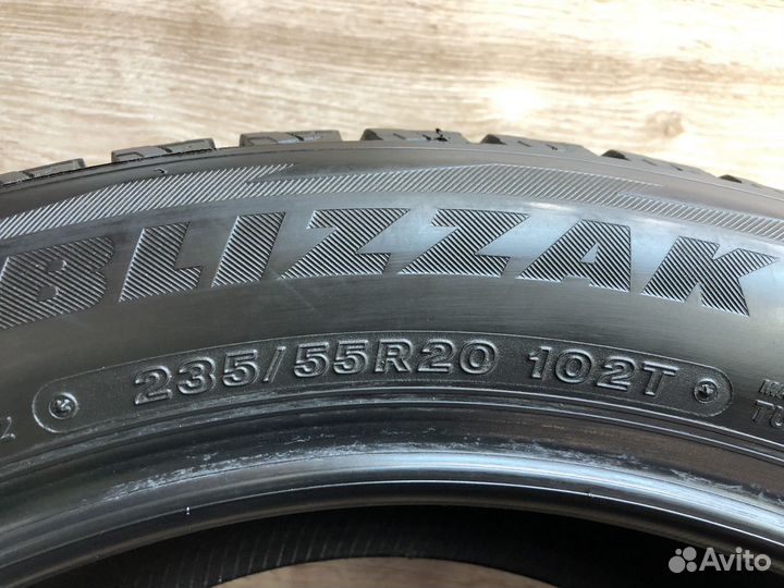 Bridgestone Blizzak DM-V2 235/55 R20 102T