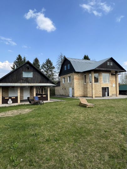 Дом 195,3 м² на участке 26,7 сот.