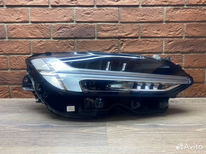 Фара правая Volvo V90/V90 Cross Country