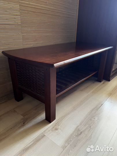 Стол журнальный из дерева