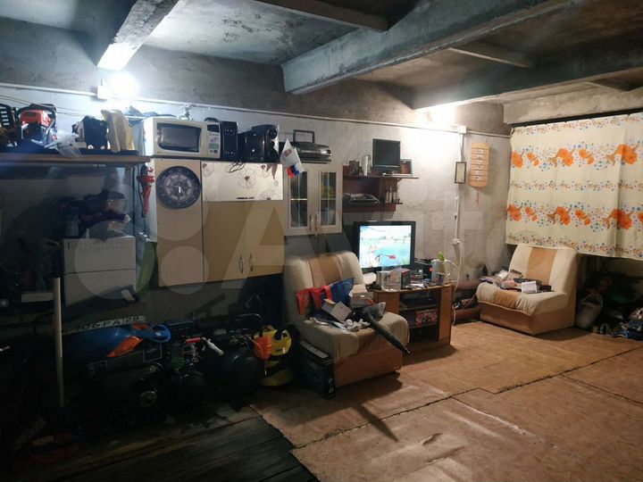 Гараж, > 30 м²