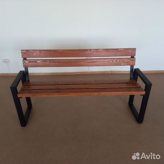 Скамья уличная