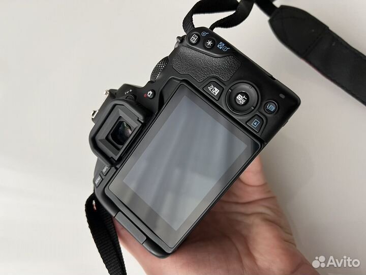 Зеркальный фотоаппарат canon EOS 250D