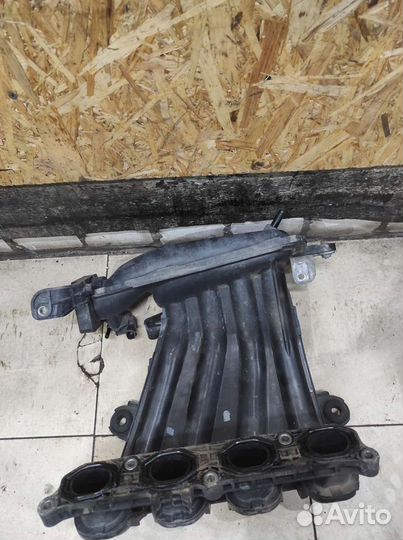 Коллектор впускной Nissan Tiida C11 hr16de 2008