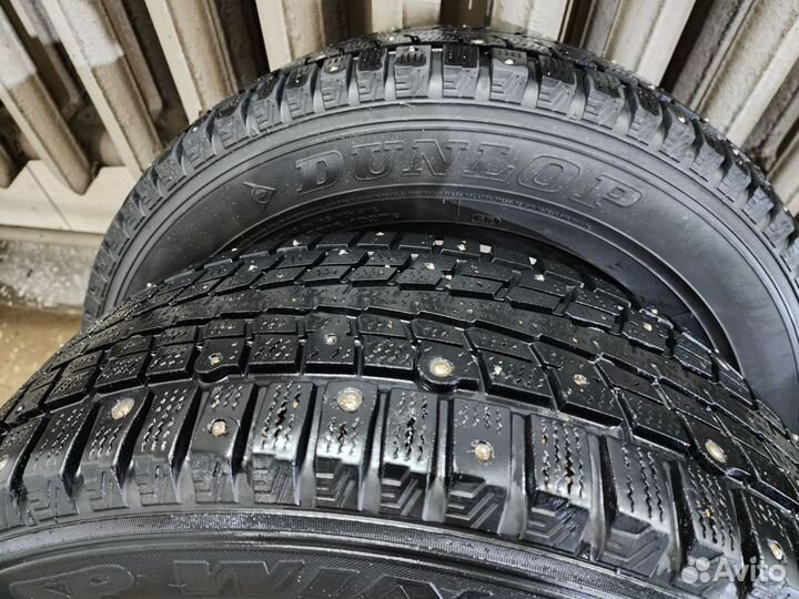 Dunlop SP Winter Ice 01 215/65 R16