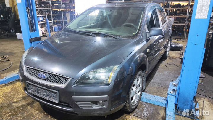 Стекло двери передней левой Ford Focus 2 1342624
