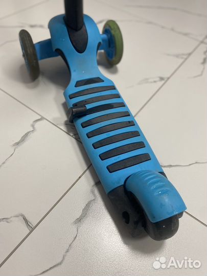 Самокат трехколесный