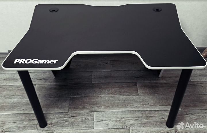 Игровой геймерский стол компьютерный Вектор