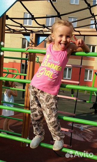 Брюки на девочку летние