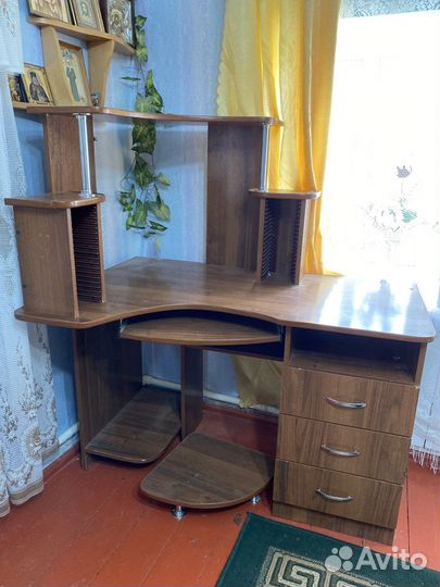 Компьютерный стол