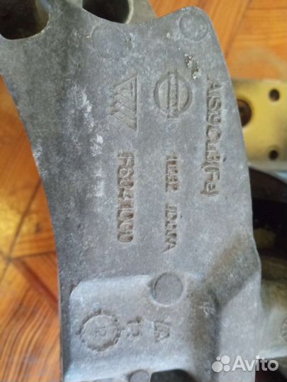 Опора двигателя правая Nissan Qashqai (J10)