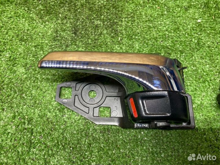 Ручка внутренняя Toyota Hilux 8 2.8 дизель 2024