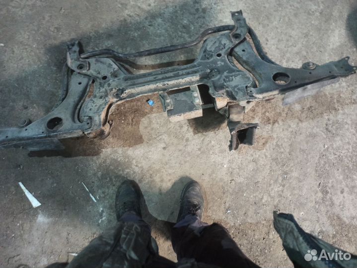 Фольцваген Пассат б3 б 4 подрамник полка богажника