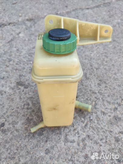 Бачок гур Ауди 80 В4