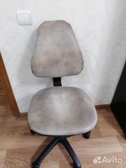 Компьютерное кресло для школьника