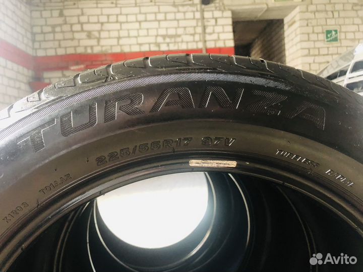 Bridgestone Turanza T001 225/55 R17