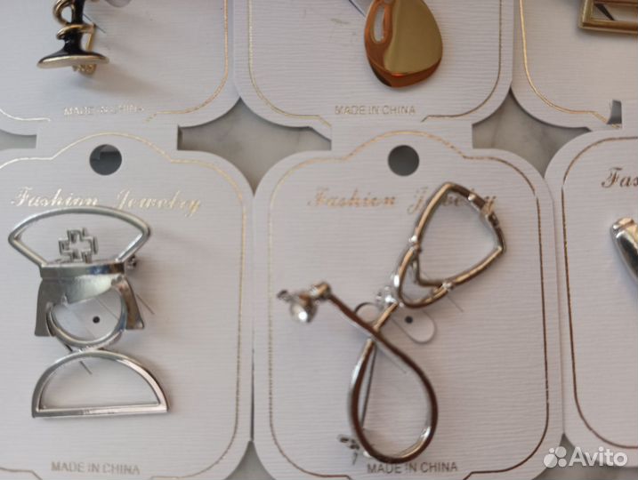 Брошки для врача