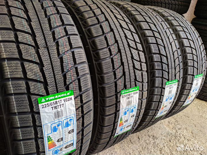 Triangle TR777 225/65 R17 101H