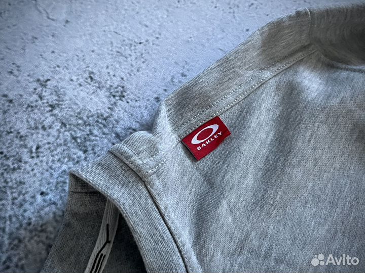 Свитшот Oakley отправка L размер