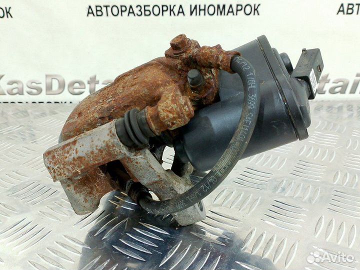 Суппорт тормозной задний левый Volkswagen Passat